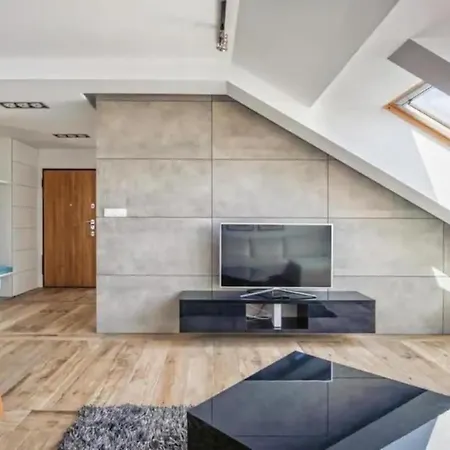 Close-central - One Bedroom With Balcony - Center - Sb12