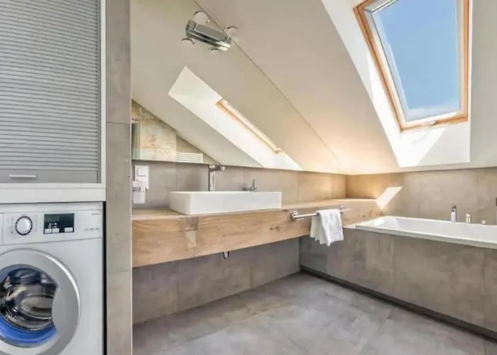 Close-central - One Bedroom With Balcony - Center - Sb12 *